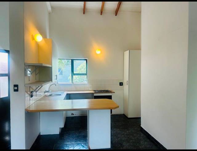 3 BEDROOM APARTMENT FOR SALE IN BRYANSTON